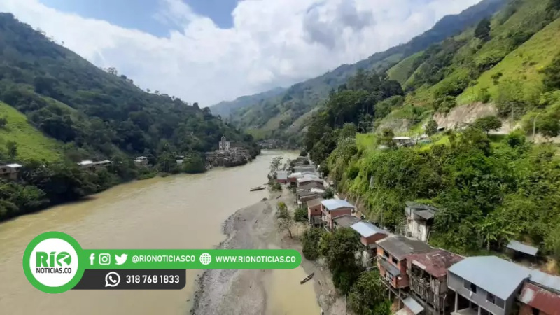 Photo of Seis municipios antioqueños en alerta por derrame de ACPM en el río Cauca