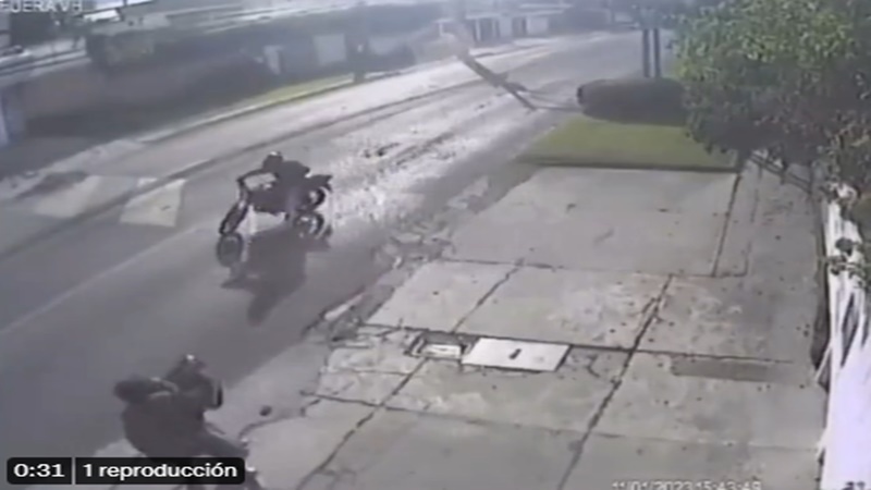 Photo of VIDEO | Los iban a robar y el joven les dio una golpiza hasta atraparlo